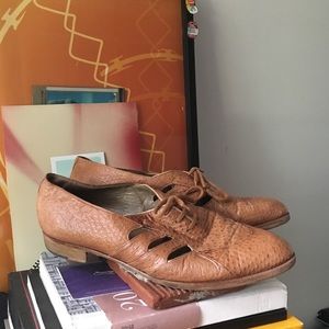 Vintage Italian leather cutout loafers